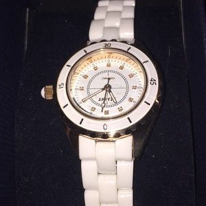 Female watch never warn